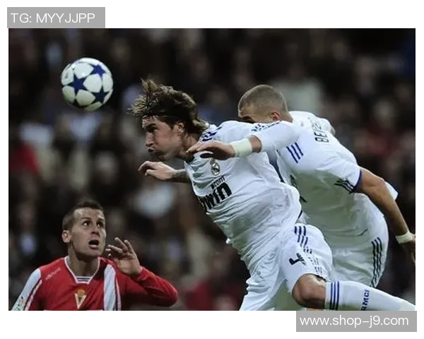 足球双鬼拍门技艺揭秘如何在比赛中轻松破门得分的秘诀与技巧