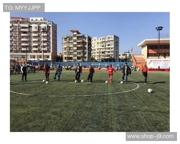 足球之夜重庆激情四溢球迷共聚欢庆盛典尽享足球魅力与团结精神 足球之夜重庆激情四溢球迷共聚欢庆盛典尽享足球魅力与团结精神